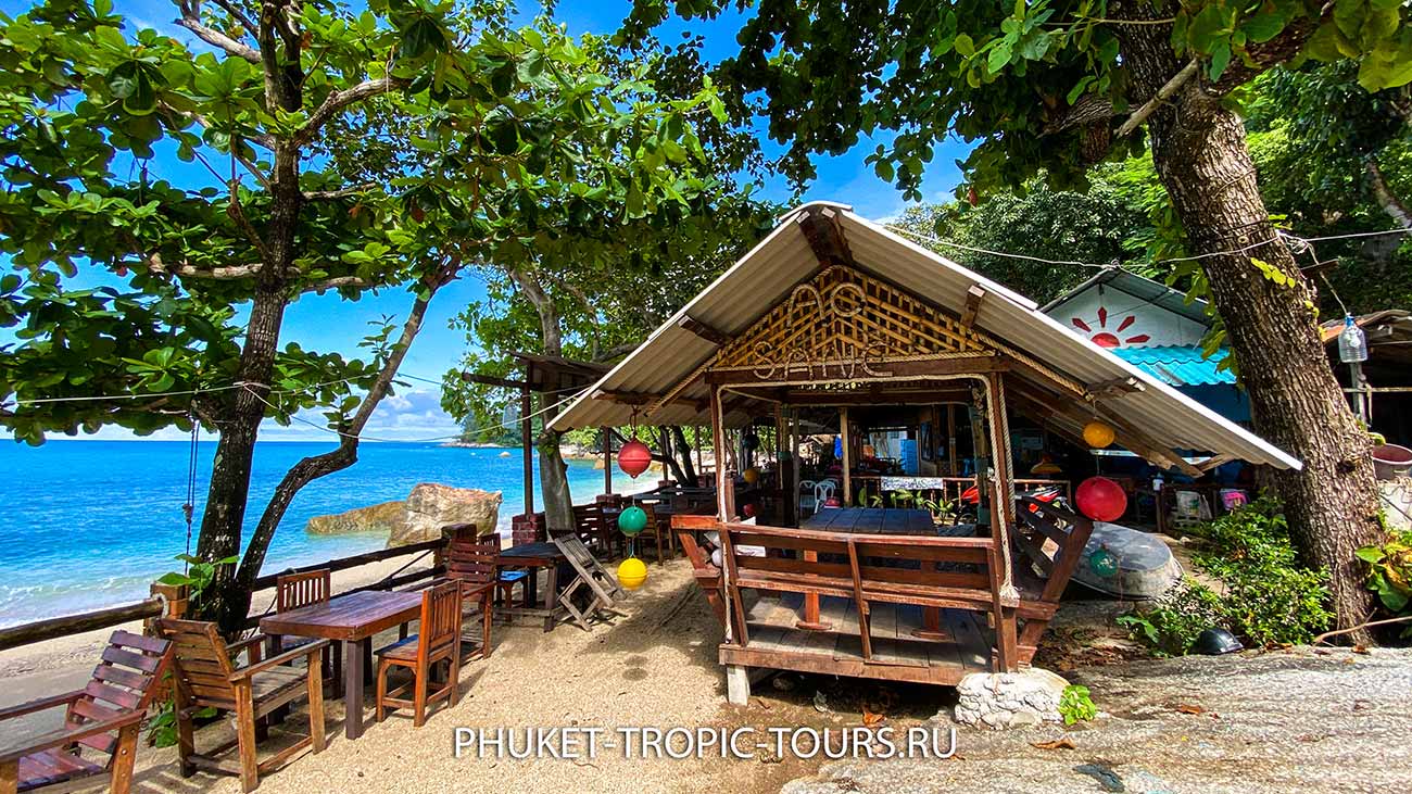 Пляж Ао Сан на Пхукете - местное кафе с видом на море фото 17