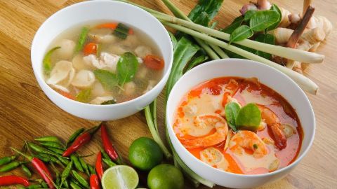 Где попробовать вкусный том ям на Кате и Кароне