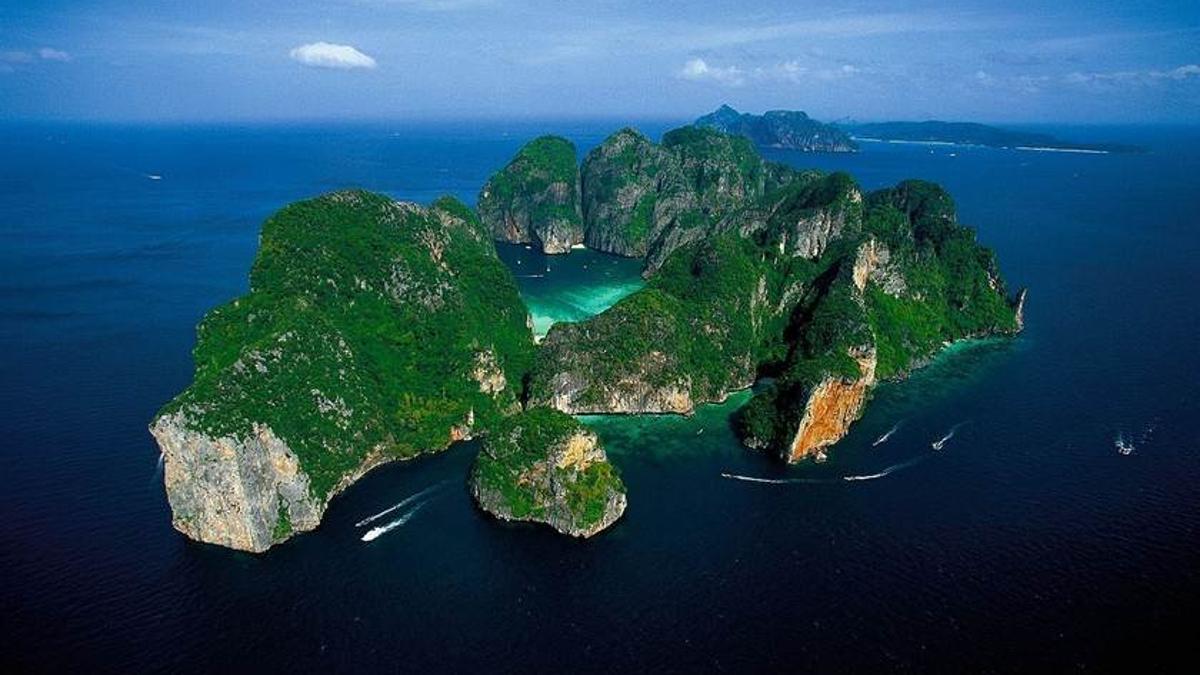 Phi Phi + Bamboo Island Tour by speedboat