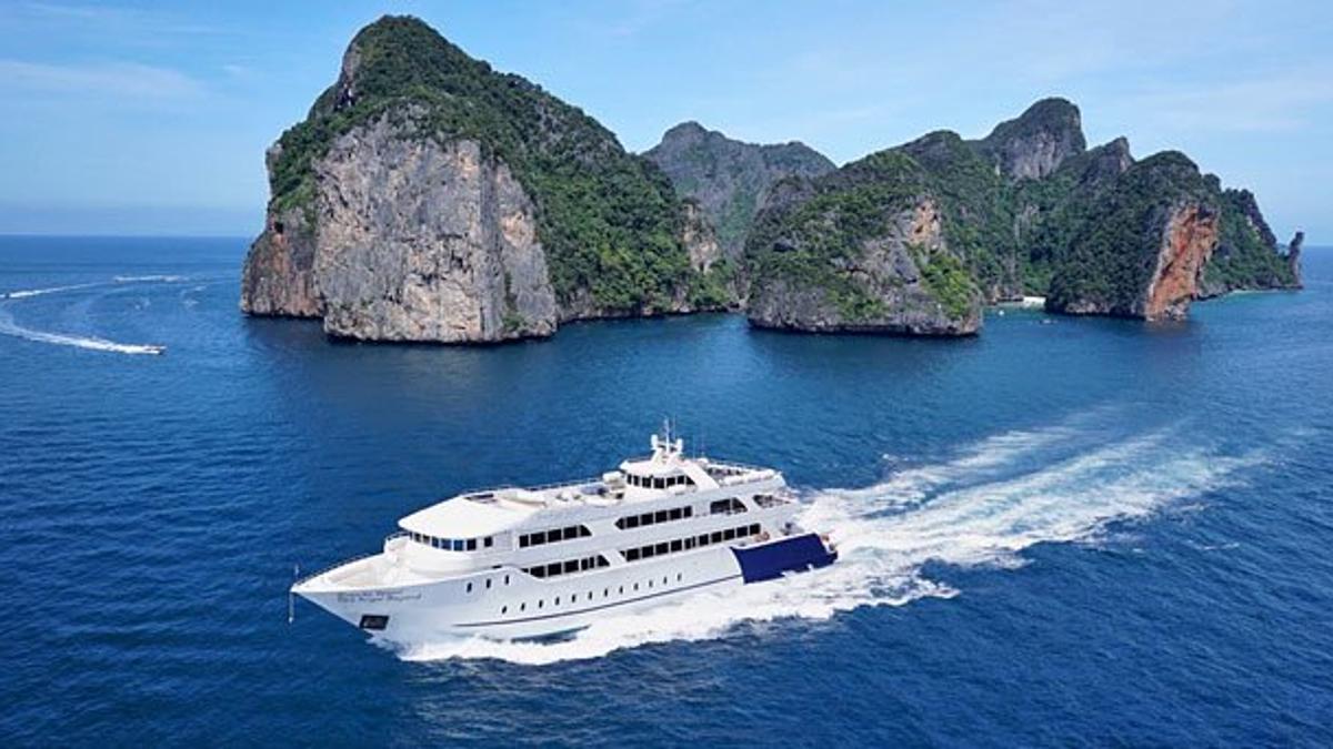 Phi Phi Islands Tour by Cruise Boat